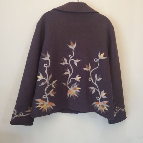 Elegant Floral Embroidered Women's Blazer - Picture 6 of 6